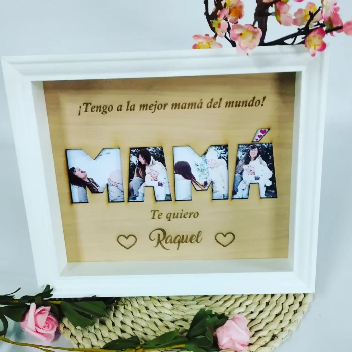 Un cuadro dedicado a mamá con fotografías