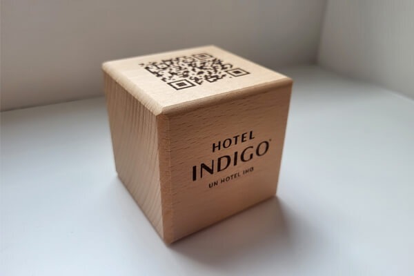 codigo qr en madera maciza