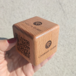 cubo solido madera qr